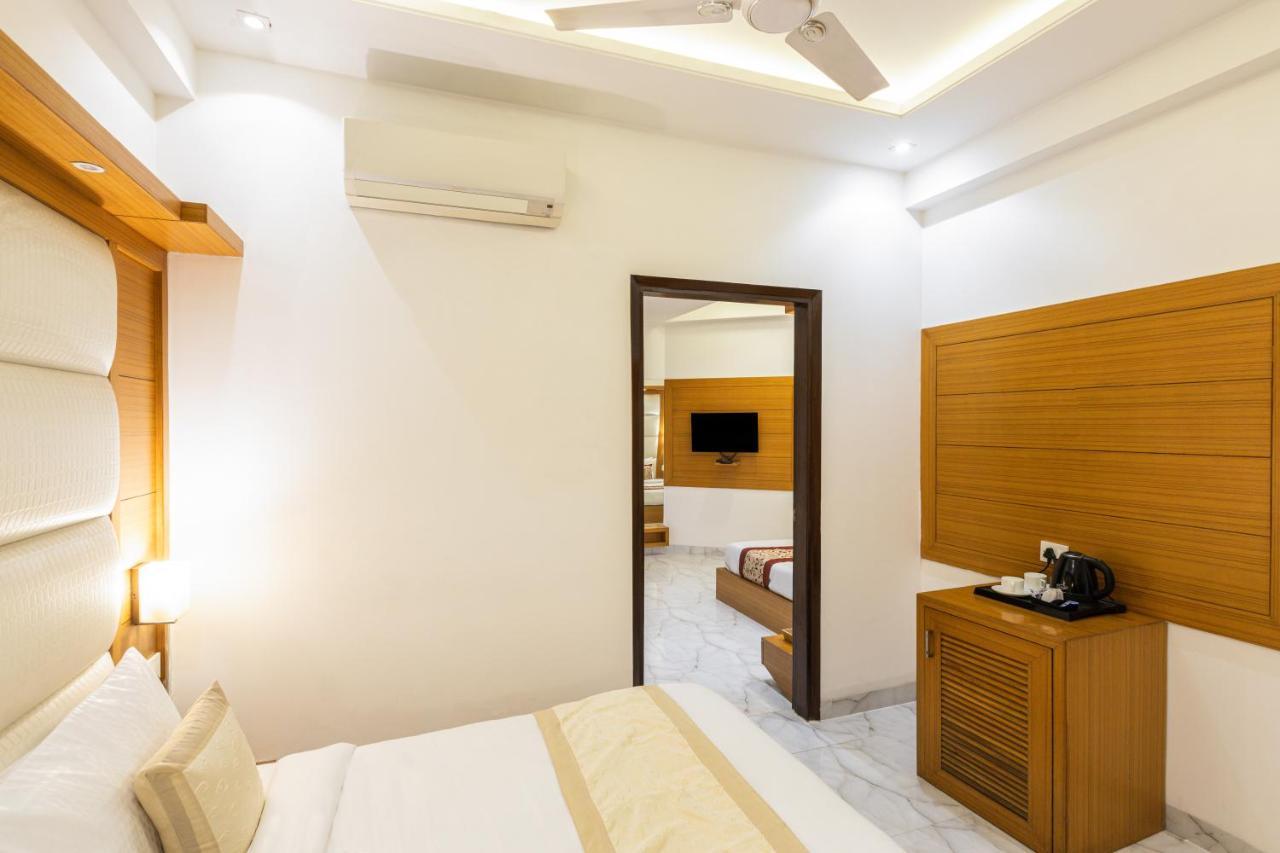 Hotel Star One - Near Delhi Airport Nova Deli Exterior foto