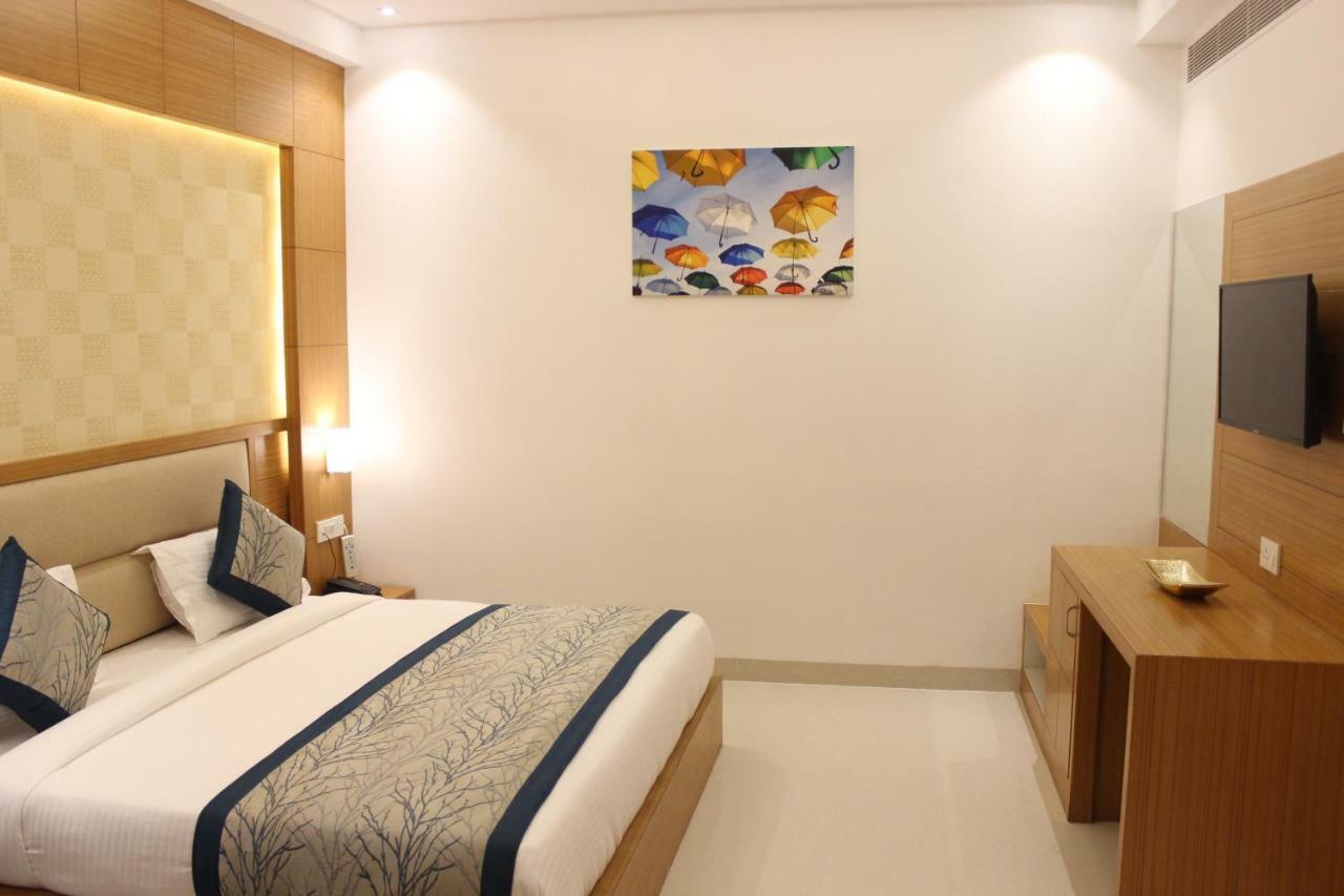 Hotel Star One - Near Delhi Airport Nova Deli Exterior foto